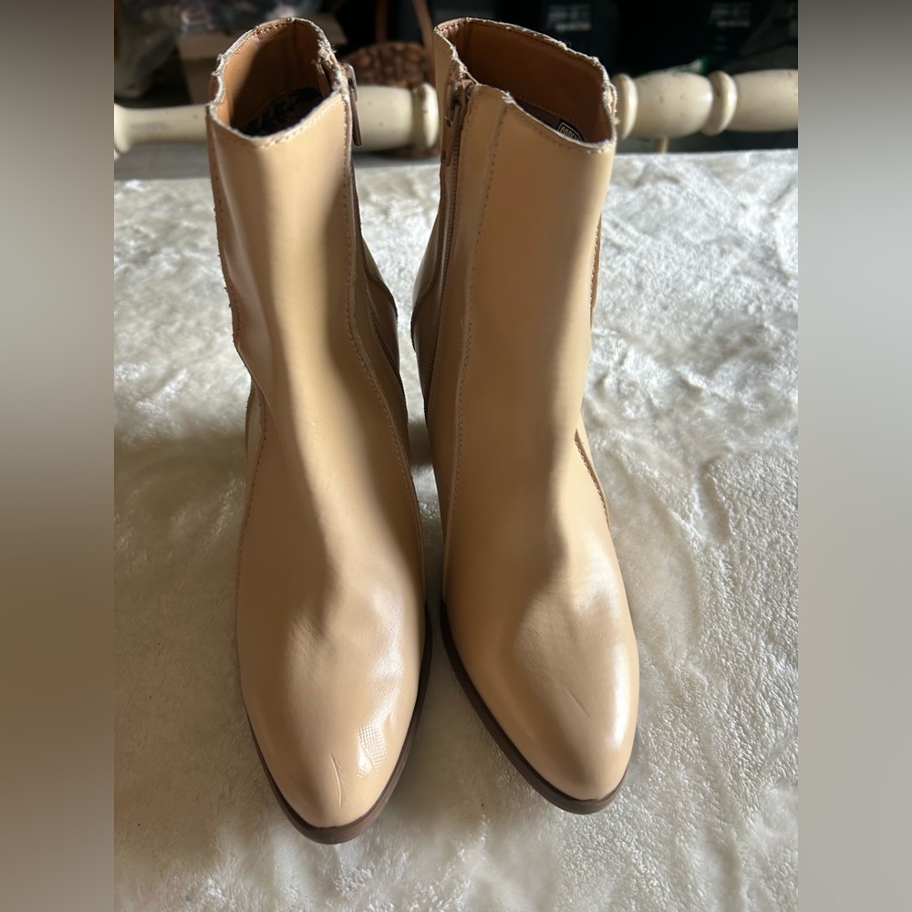 Cold west Elegant Tan Ankle Boots size 9